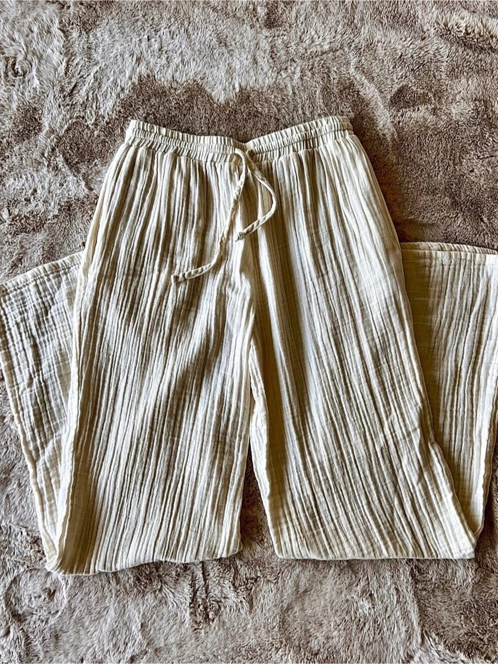 NWOT! Lotus & Luna Pleated Capris in Cream Small Like New